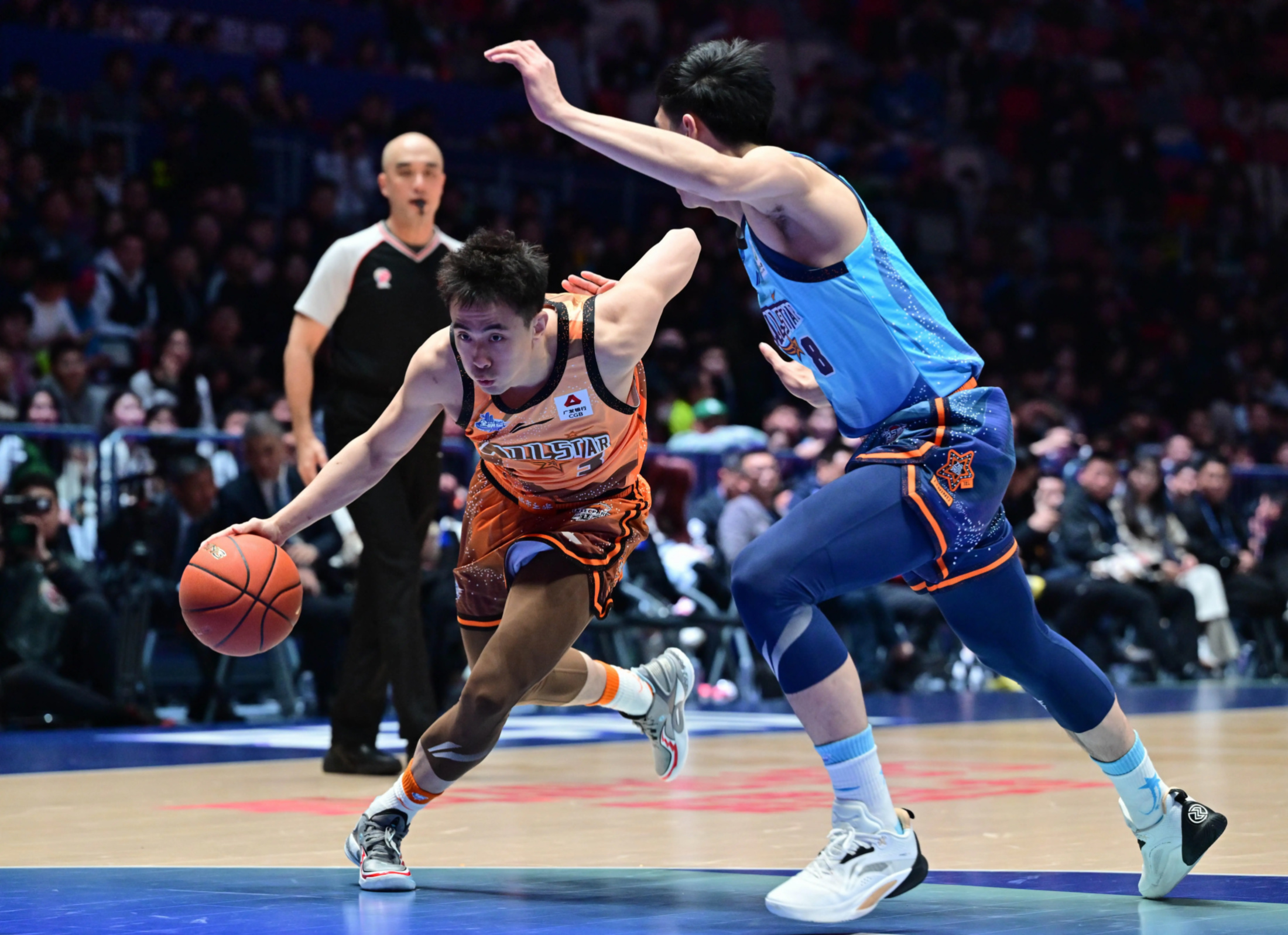 关于广厦男篮转会期调整名单赛前密尔沃基雄鹿调整名单以备全明星赛，转会期夏洛特黄蜂调整名单以备欧联都惊呆了的信息